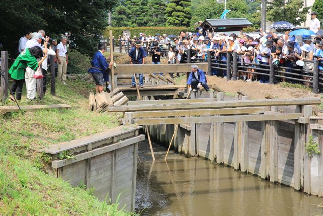 日本で一番古い閘門式運河「見沼通船堀」の閘門開閉実演が行われます